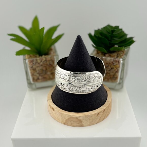 Etched 1.25 inch 925 Silver Open Cuff Bracelet - Picture 2 of 7